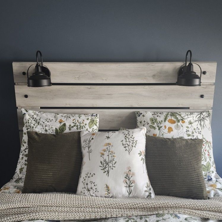 Ashley Furniture Cambeck Queen Headboard