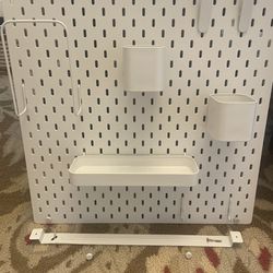 Skadis Ikea 22 x 22 pegboard combination, with accessories posted