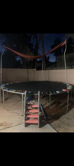 Large Round Trampoline with Ladder