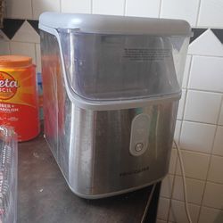 BARLEY USED PORTABLE COUNTERTOP  STAINLESS STEELICE MAKER