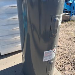 NEW ELECTRIC WATER HEATER 40GAL