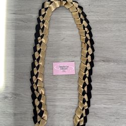 Collares de graduacion (graduation leis)