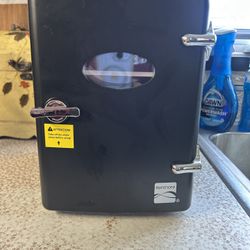 New KENMORE mini Fridge.  Holds Up 6 Cans. Tested & Works  Includes Indoor Or Car Plugs 1 Shelf 