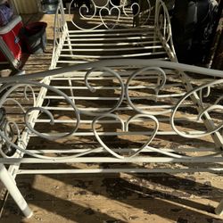 White Iron Hearts Bed Twin Size In Very Good Conditions With Matress