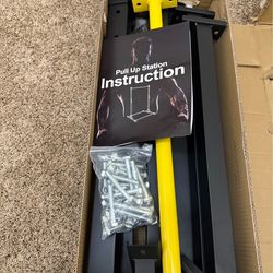 Workout equipment Pull up station