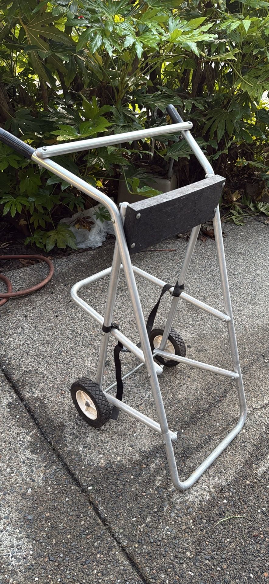 Outboard motor stand
