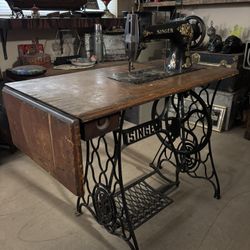 Vintage Singer Sewing Machine With Cast Iron Table