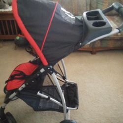 Stroller open box never used:.