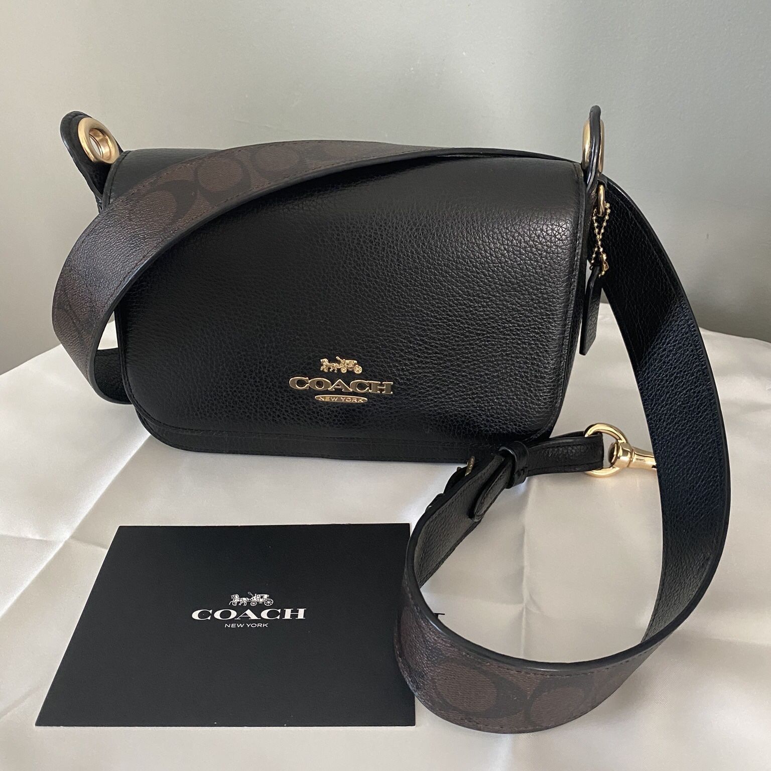 Coach Heart Crossbody Bag for Sale in Garden Grove, CA - OfferUp