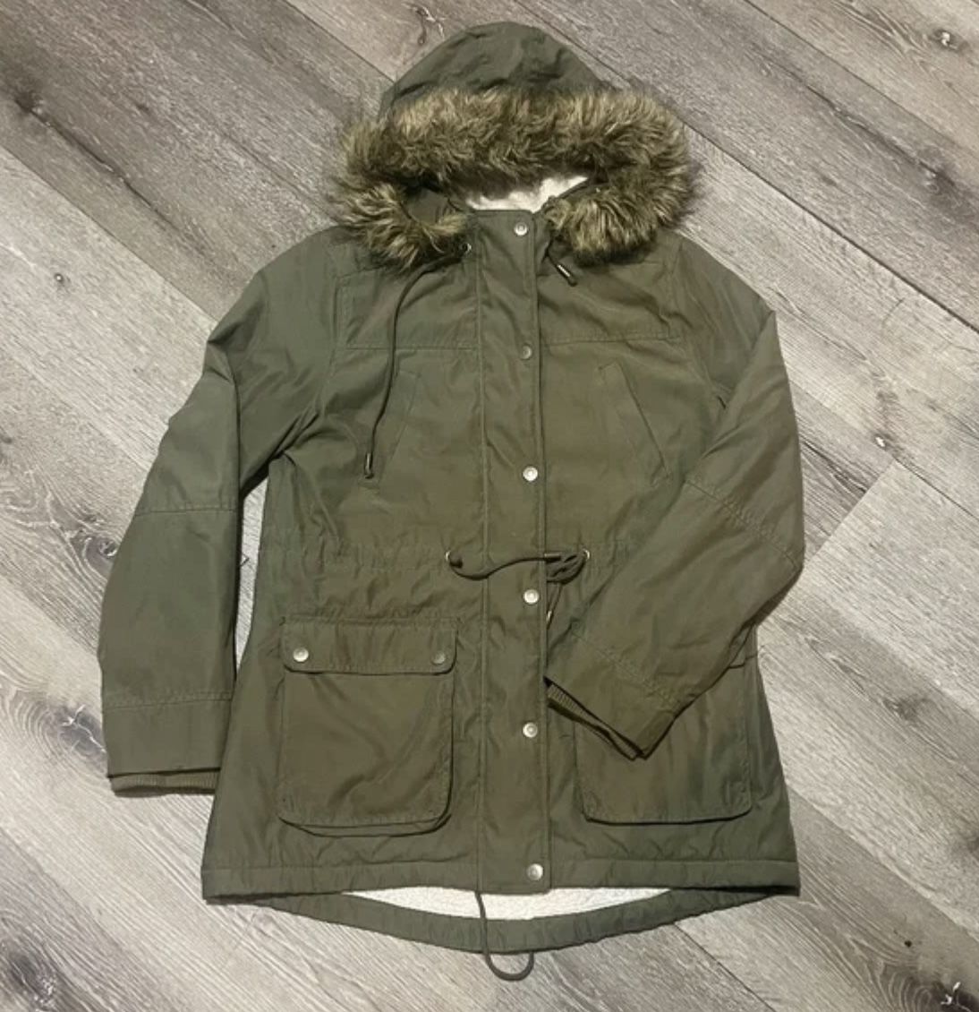 Aeropostale Women's Jacket Olive Green Parka Faux Fur Hood front zip snap button