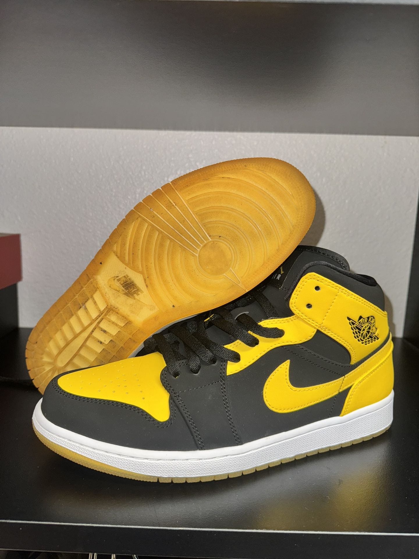 JORDAN 1 NEW LOVE SIZE 11