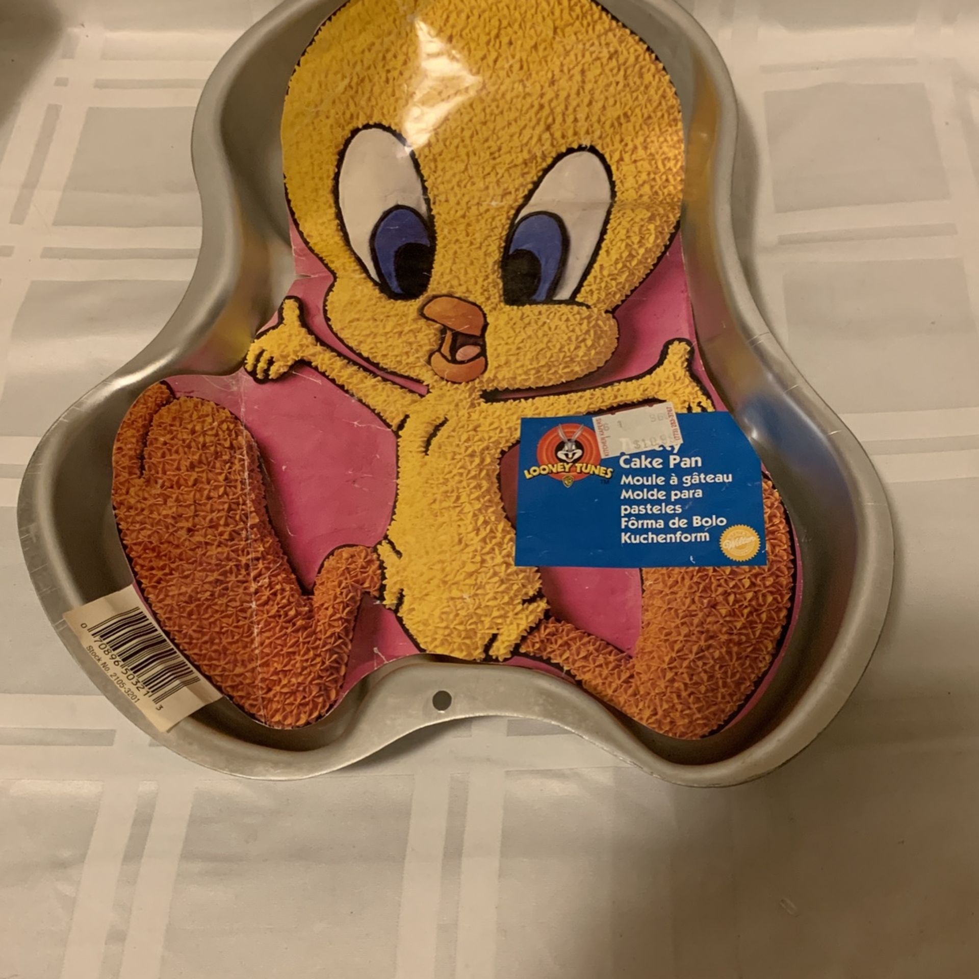 Wilton Looney Tunes Tweety Bird Cake Pan