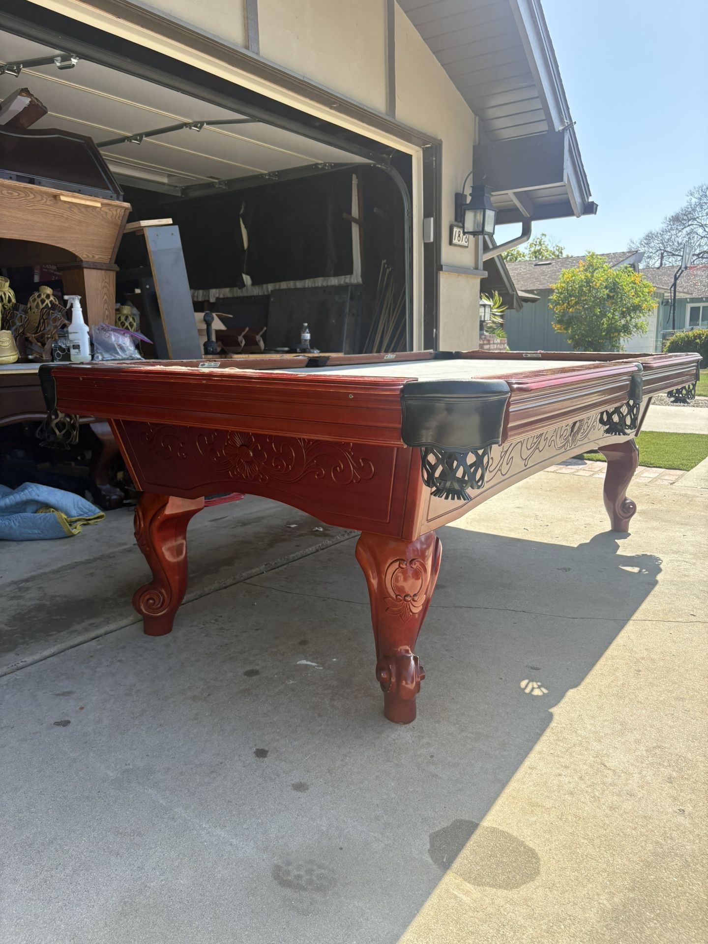 Pool Table ( Free Delivery & Set Up & New Color Felt Of Your Choice )