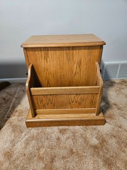 End table with attached magazine holder