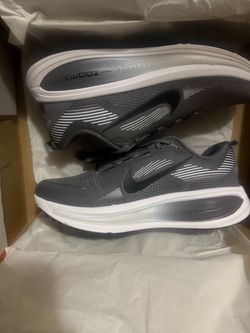 Nike Vomero 18 Gunsmoke Color  Size 16