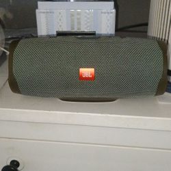 JBL Charge 4