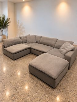City Furniture Nixon Cloud 5-Piece Sectional — Light Gray, Like New