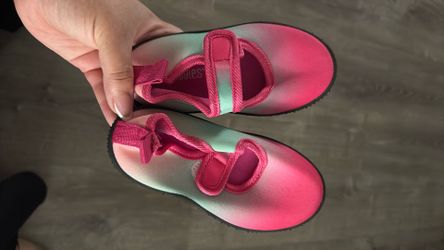 Toddler girl pink water shoes