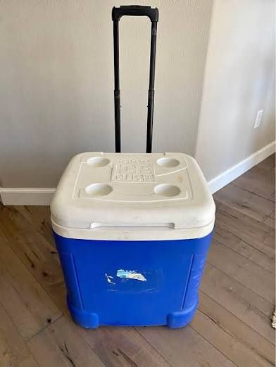 Igloo 60qt Rolling Cooler