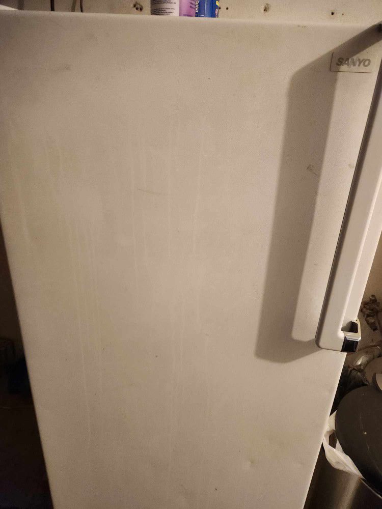 Refrigerator Sayno 