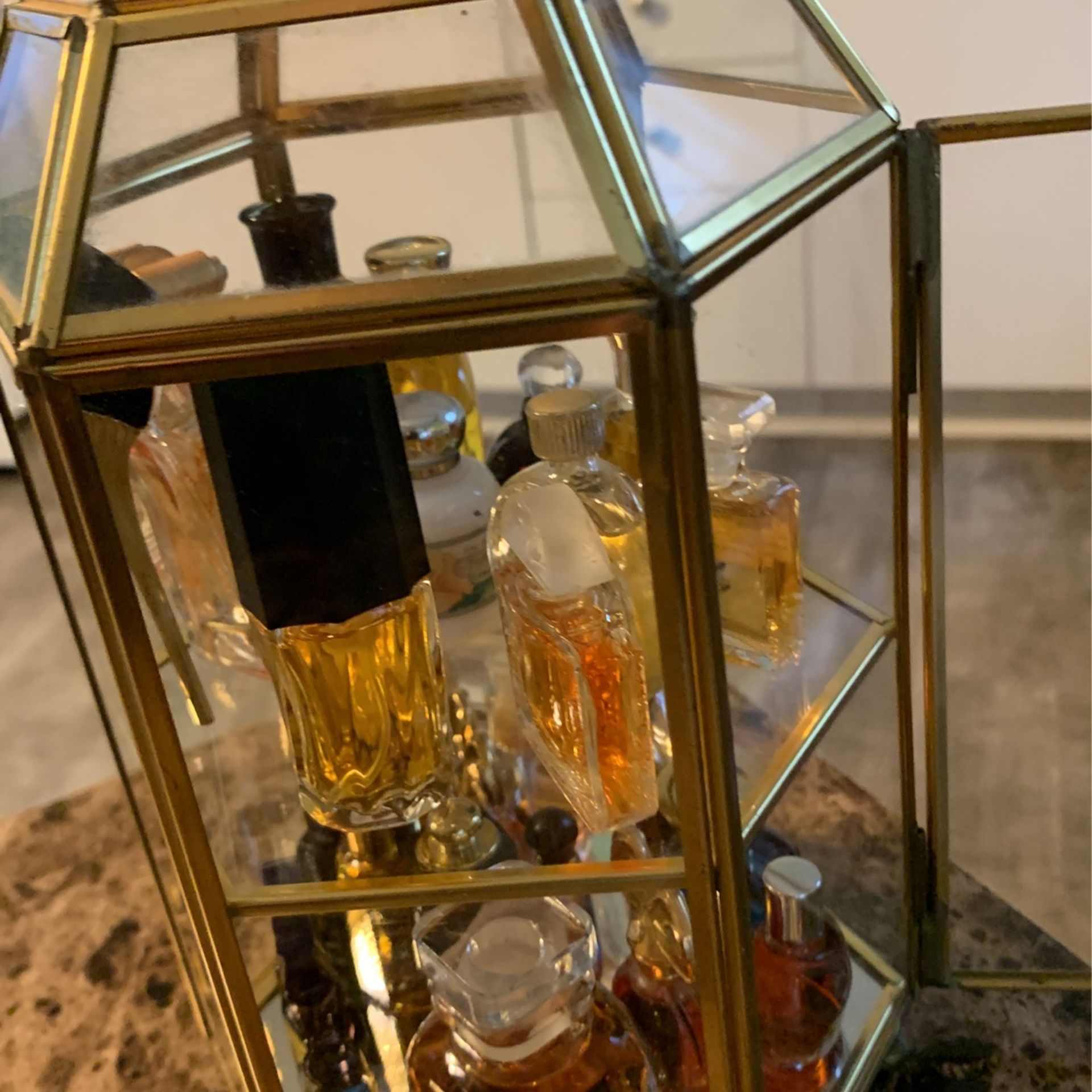 21 Perfumes In In Glass Case