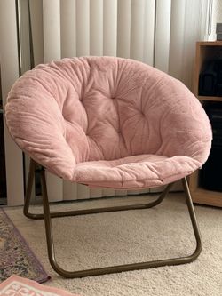 Saucer chair.