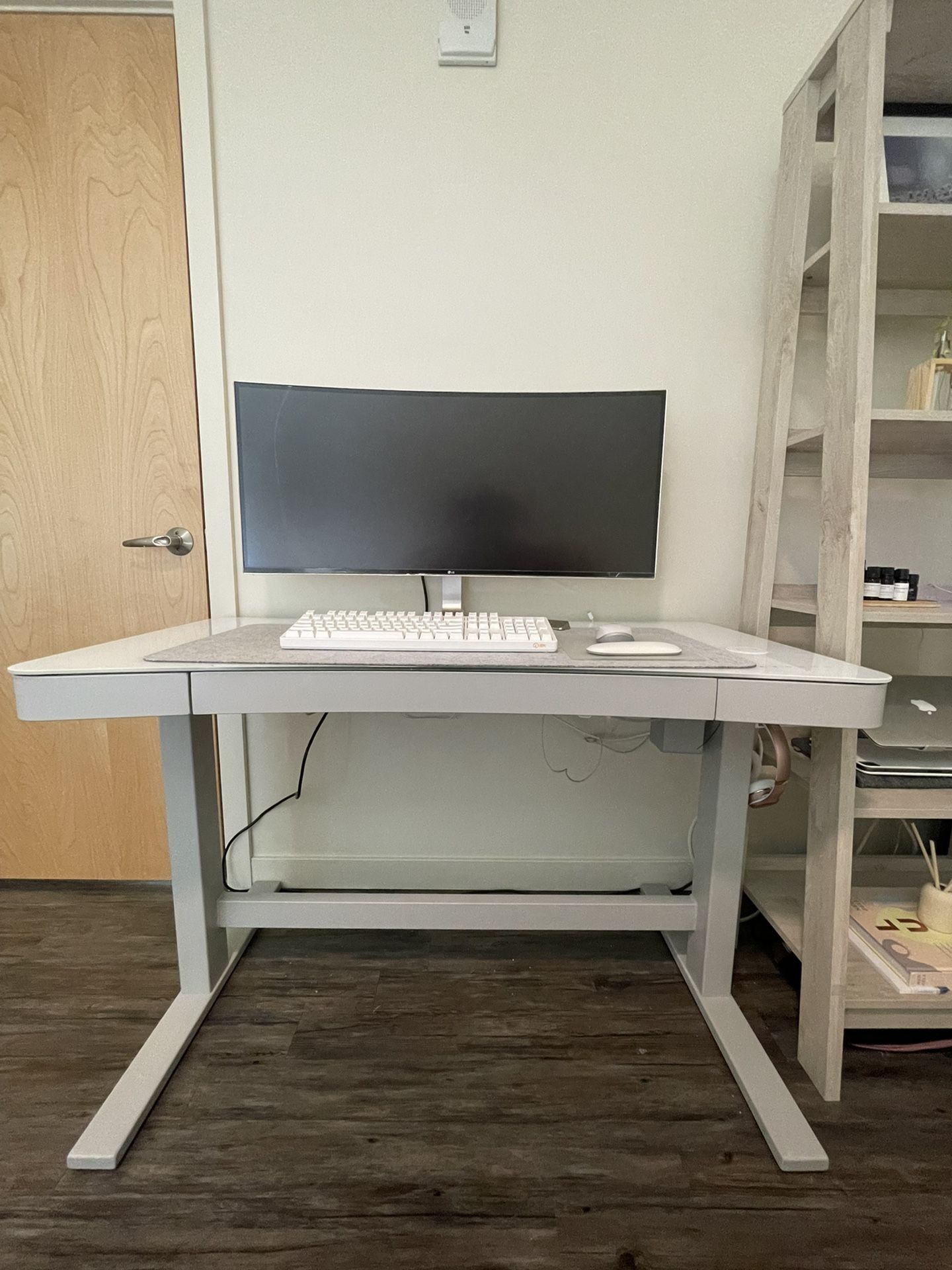 Tresanti Adjustable Height Sit / Stand Desk
