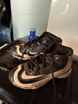 Kids Nike baseball cleats 11c