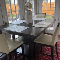 Dining Table With Four Chair 