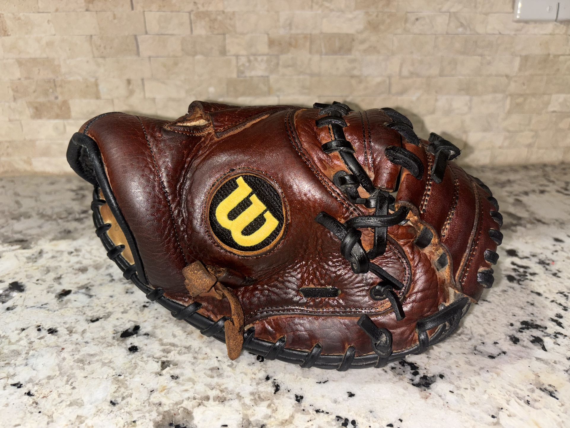 Wilson 32.75” A905 A0905 3XCM RHT C Mitt