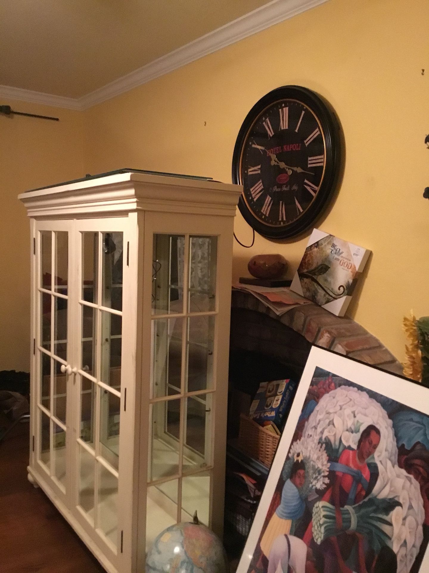 Hutch with thick glass shelves