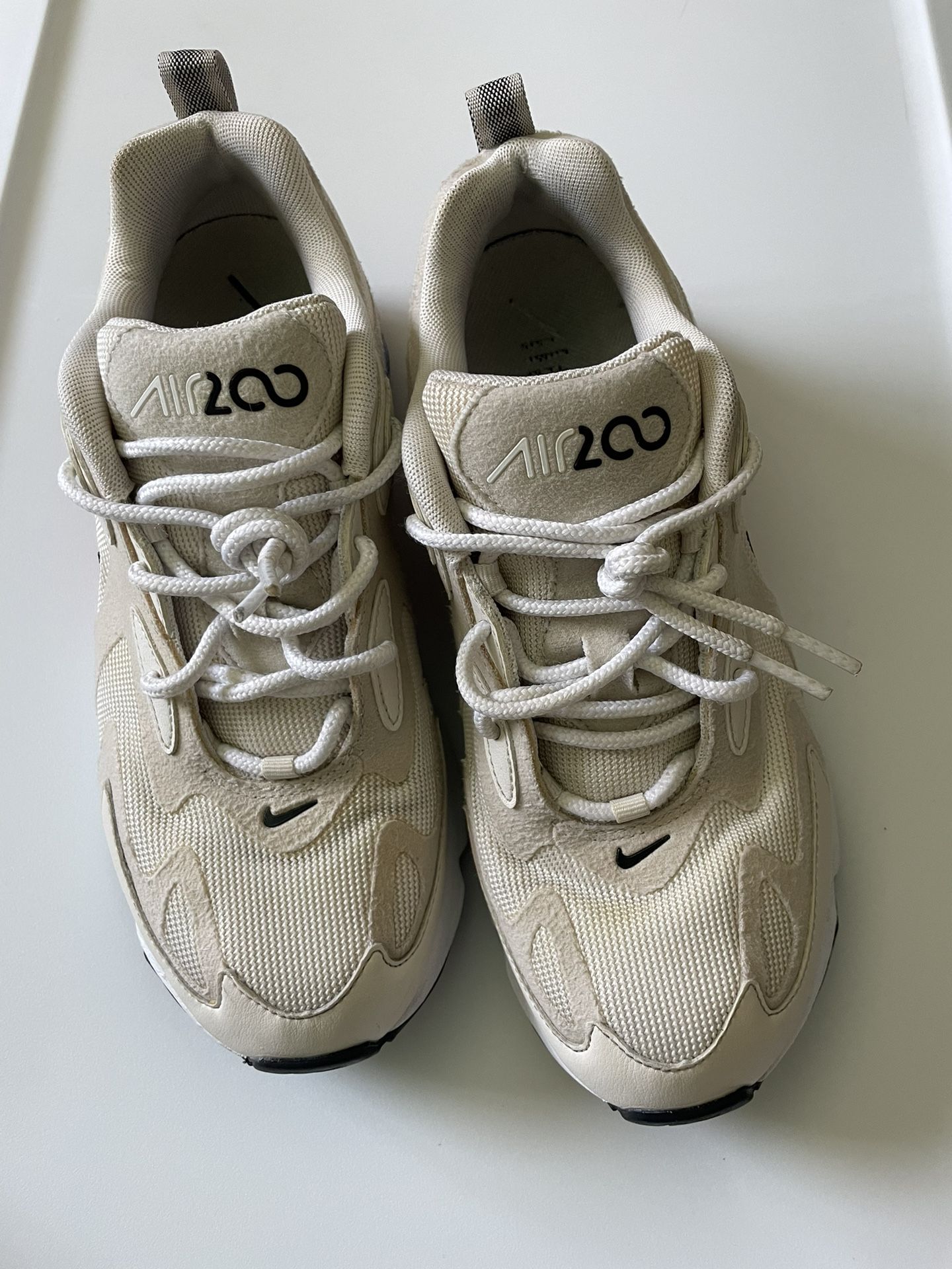 Women’s Size 8 Nike Air Max 270 React