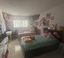 Selling 2 twin bed frames/with mattress