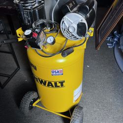 DEWALT 30 Gallon Upright Electrical air Compressor(new)