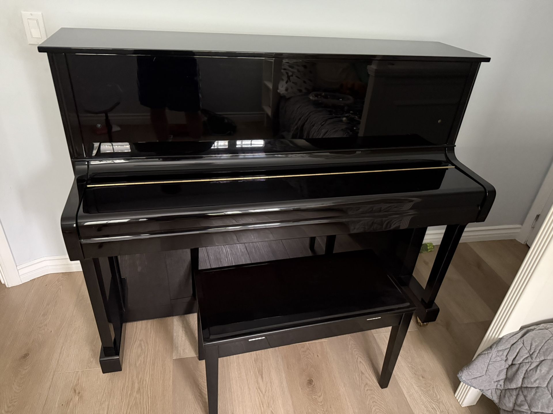 Hardman Studio Upright Piano 48”