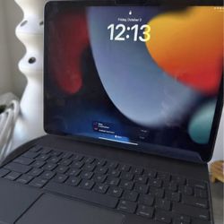 iPad Air 5th Gen (M1) + Apple Magic Keyboard 