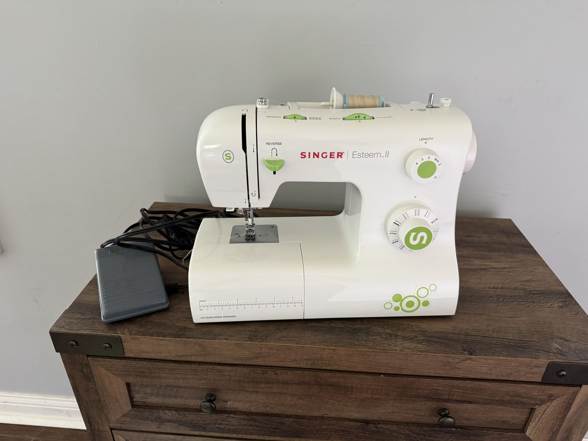 Singer Esteem II Sewing Machine