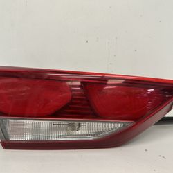 2017 2018 HYUNDAI ELANTRA REAR LEFT DRIVER SIDE TAIL LIGHT OEM