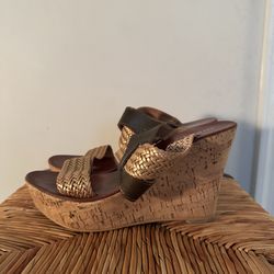 Dibatrue women’s Cork Platform Wedges in gold and Brown size 8
