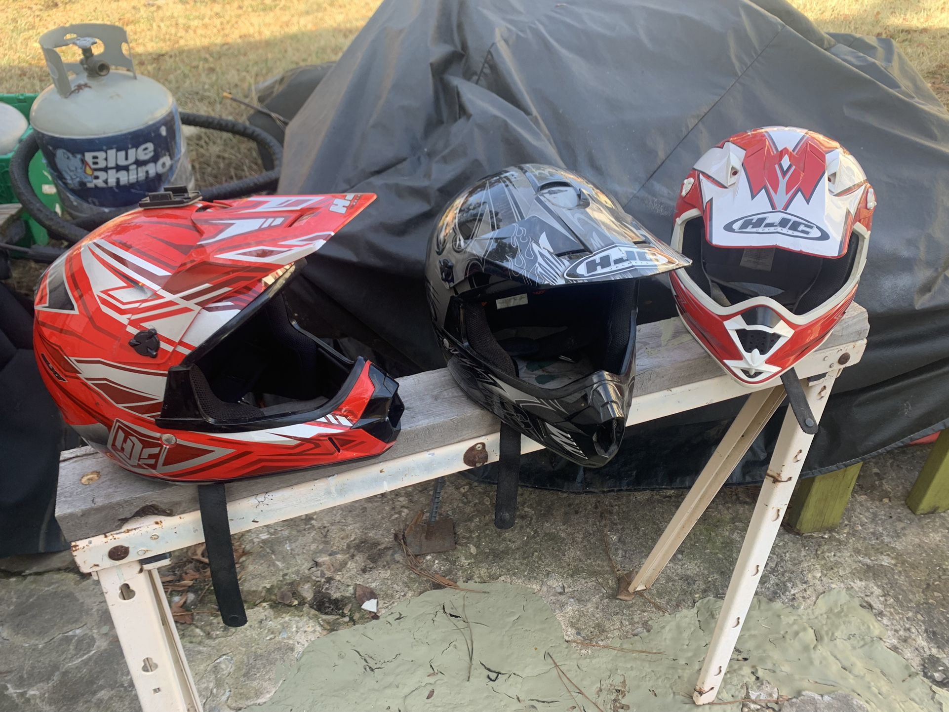 2 Youth Medium 1 Youth Small Helmets
