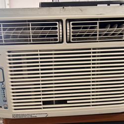 Frigidaire Air Conditioner (5,200 BTU)