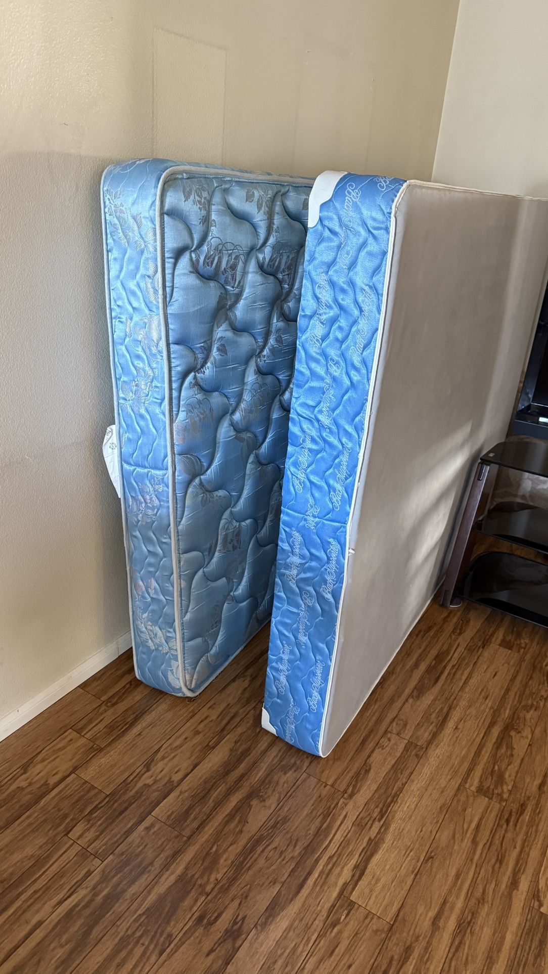 Free Queen Bed And Box Spring