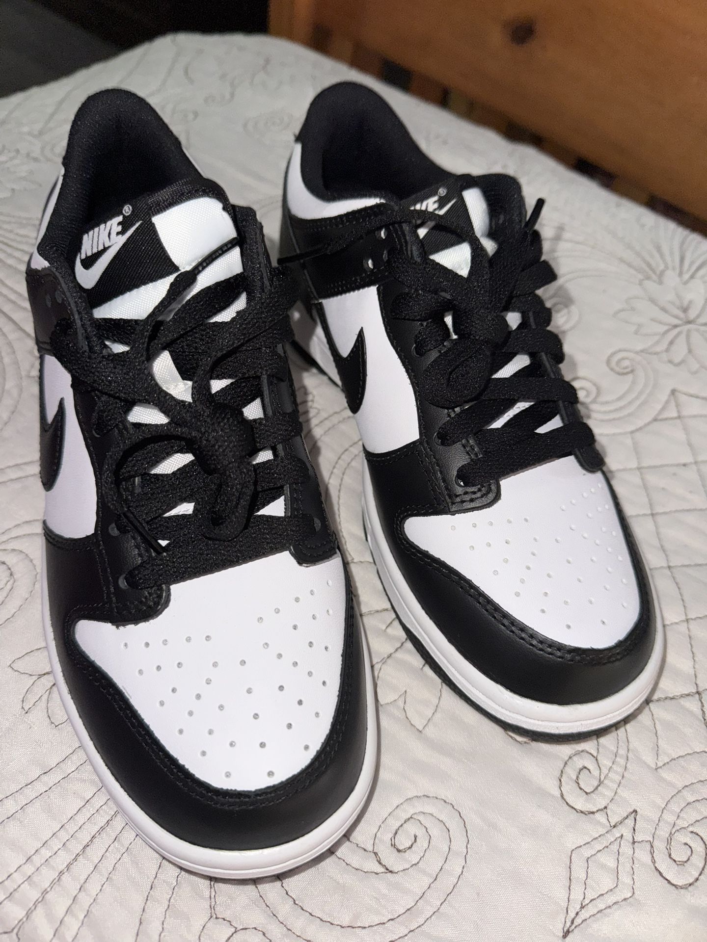 Pandas Nike Dunk Lows 