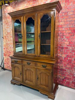 FREE DELIVERY - Hutch / China Cabinet