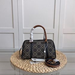 
Tory Burch T Monogram Mini Ba*rrel B*ag