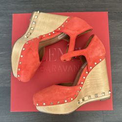 NEW with Box – Valentino Rockstud Wedges – Size 37 / US 7 – Orange Suede
