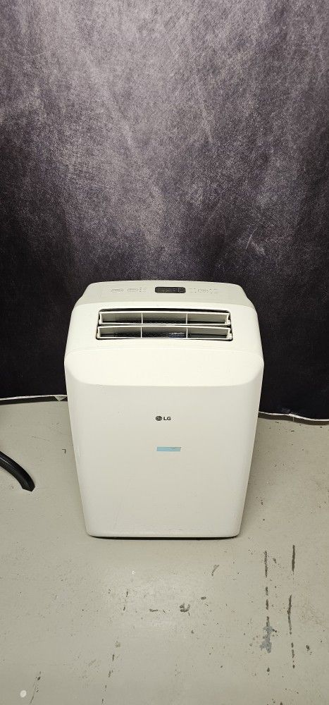 Portable Air Conditioner 8000 BTU - LIKE NEW hose + Window Attachments Included 