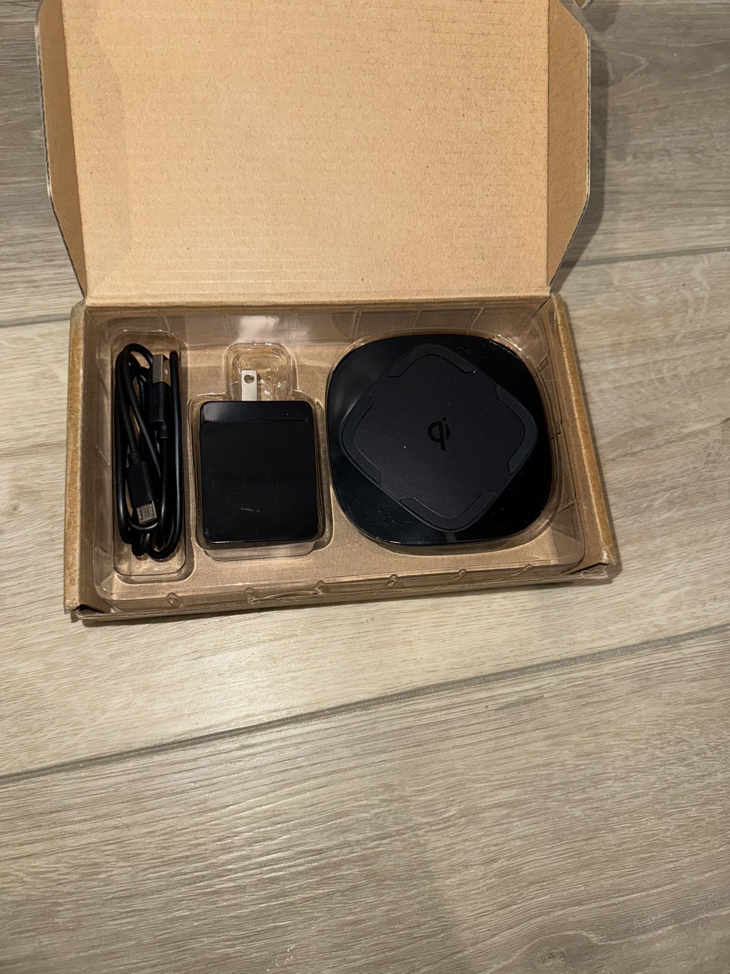 AVGO Wireless Charging Pad – Fast Qi Charger (New in Box)
