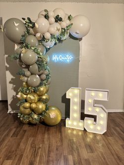 15 Balloon Garland Set up 