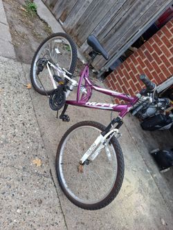 26" girls / lady's mountain bike works good ready to ride